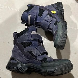 Ecco girls boots European size 34 (around US4). Gore-Tex and waterproof.